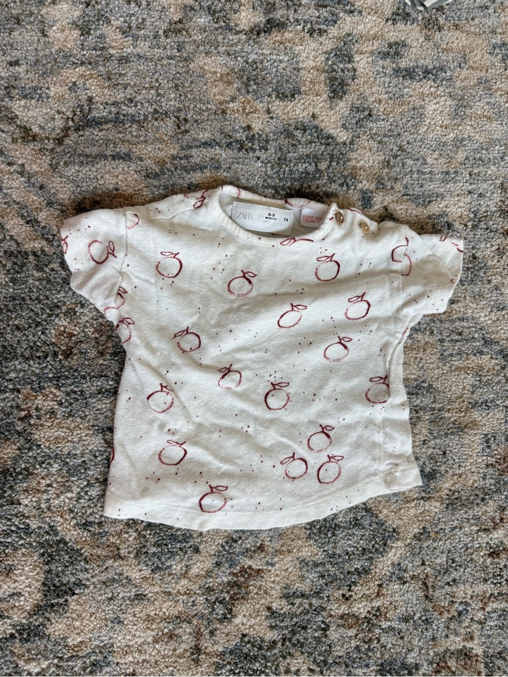 Zara Cream Short-Sleeve Tee with Red Apple Print 6-9m
